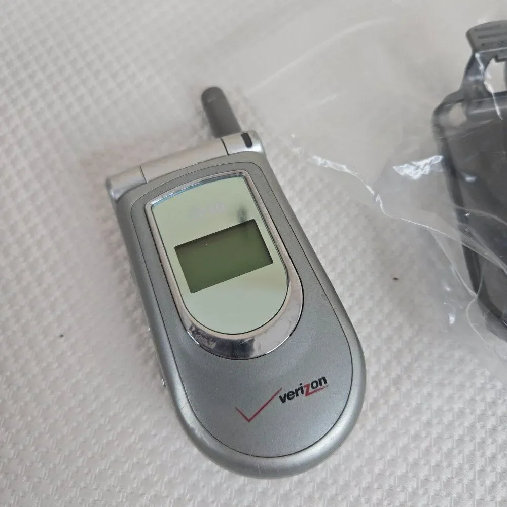 LG VX4500 Flip Phone Verizon Wireless W/ Belt Clip Car Charger Silver